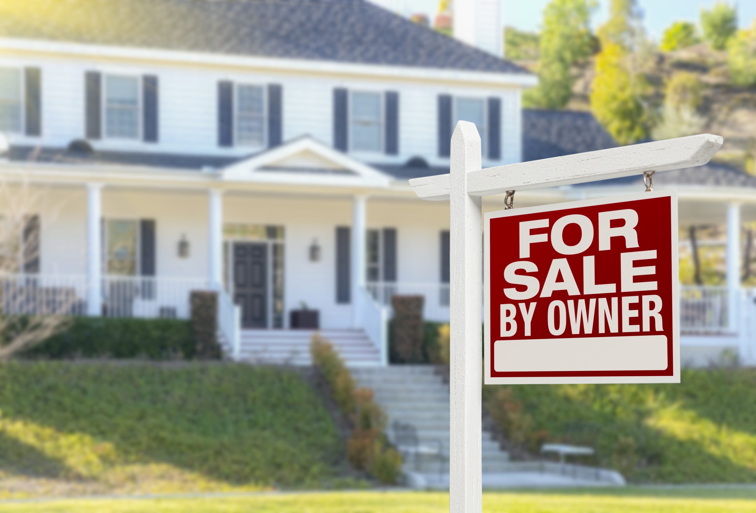 For,Sale,By,Owner,Real,Estate,Sign,And,Beautiful,House. owner.jpg